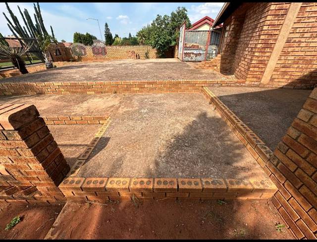 2 BEDROOM HOUSE FOR SALE IN THE ORCHARDS